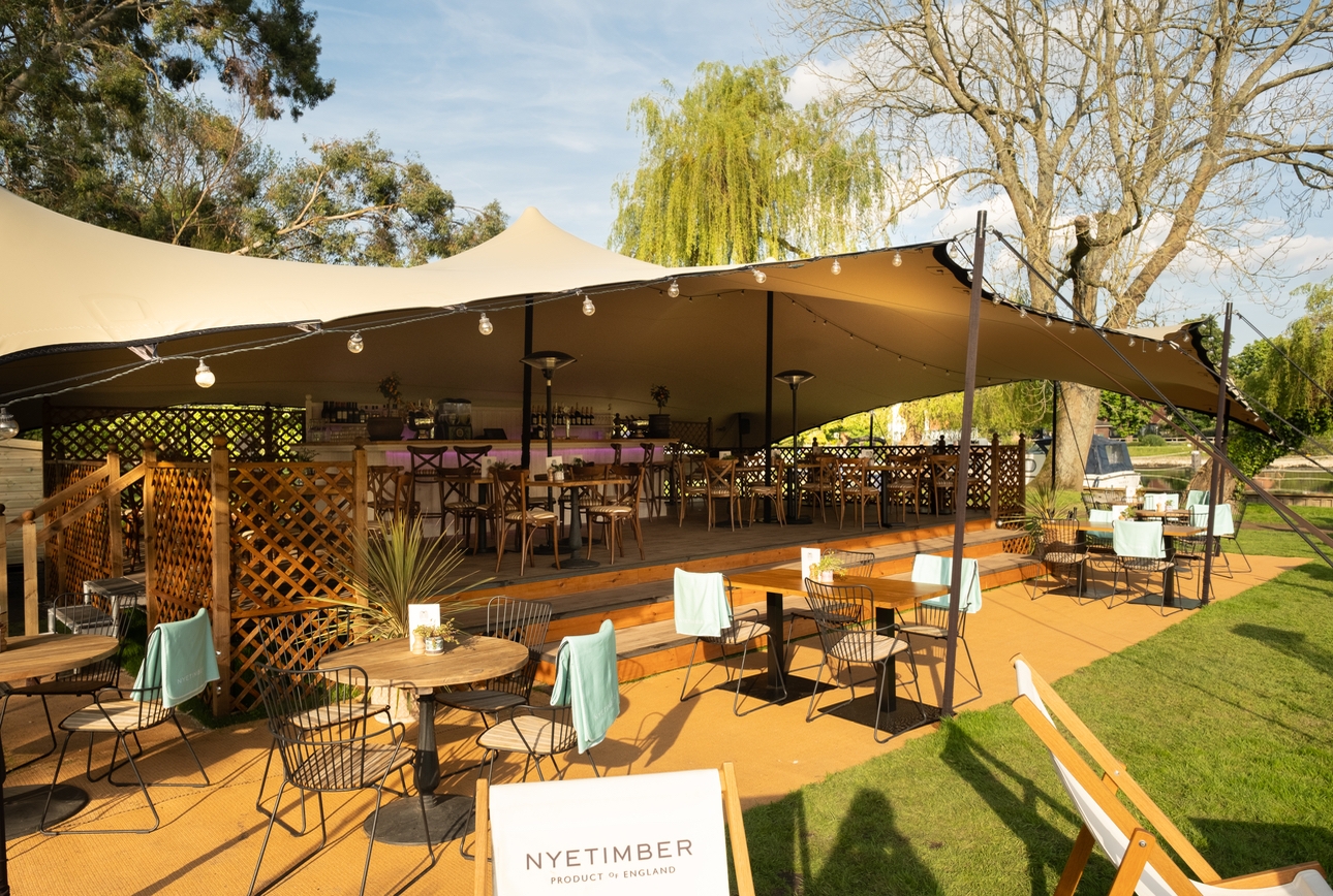 The Swan at Streatley’s outdoor area